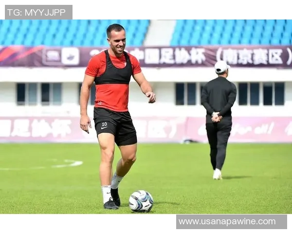 国足世预赛关键战役首发阵容揭晓四大变动让塞鸟无缘首发位置 国足世预赛关键战役首发阵容揭晓四大变动让塞鸟无缘首发位置